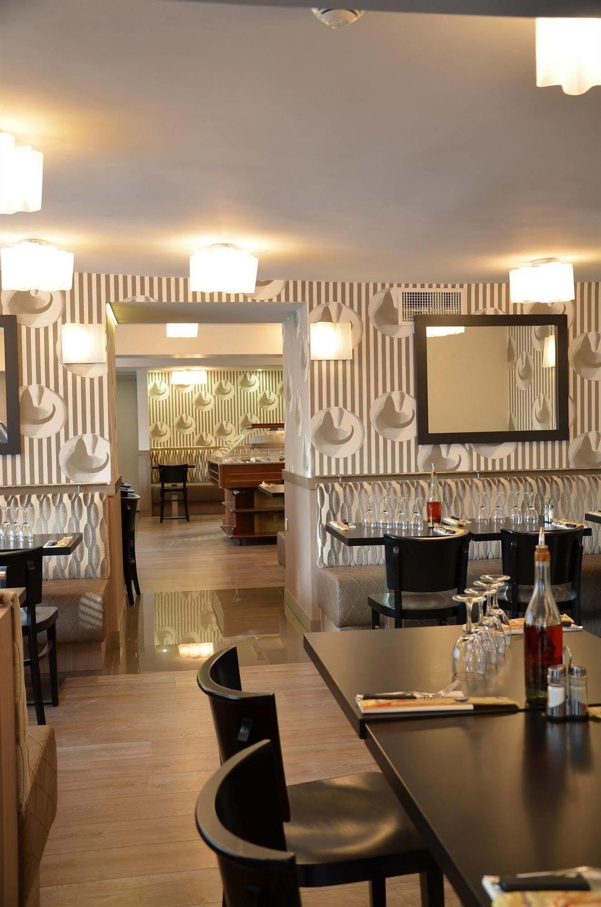 Hotel Du Cheval Blanc - Paris Marne La Vallee Disneyland Paris Екстериор снимка